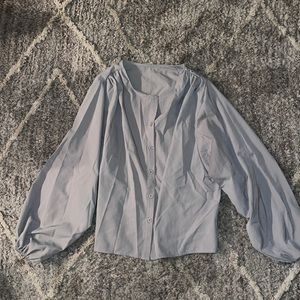 Grey puffy blouse. SIZE LARGE.